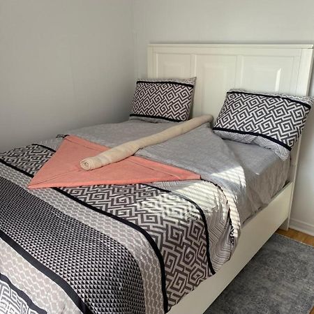 Windsor Airport Room Accommodation Exterior photo