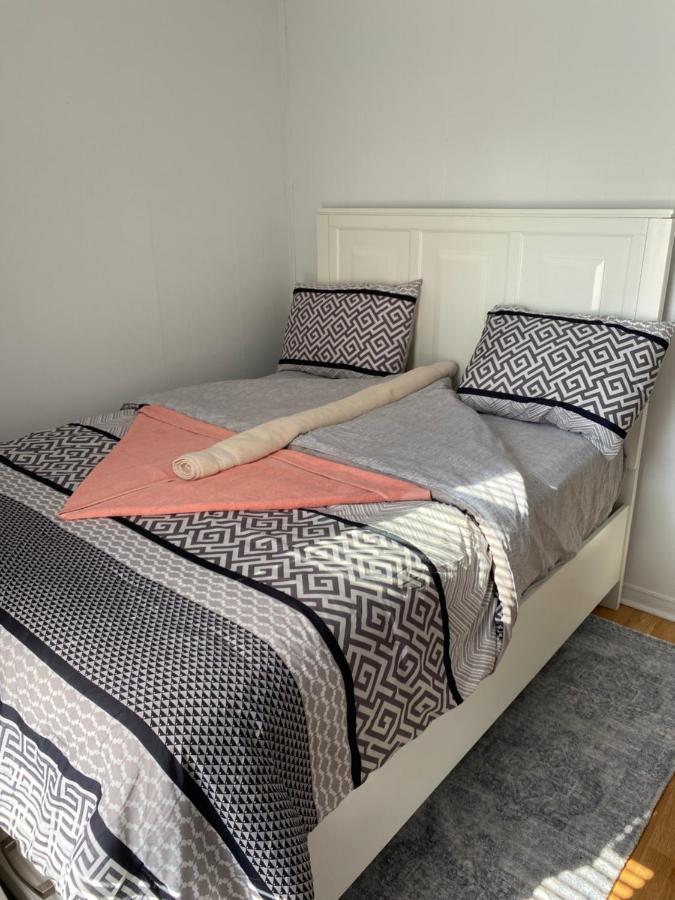 Windsor Airport Room Accommodation Exterior photo